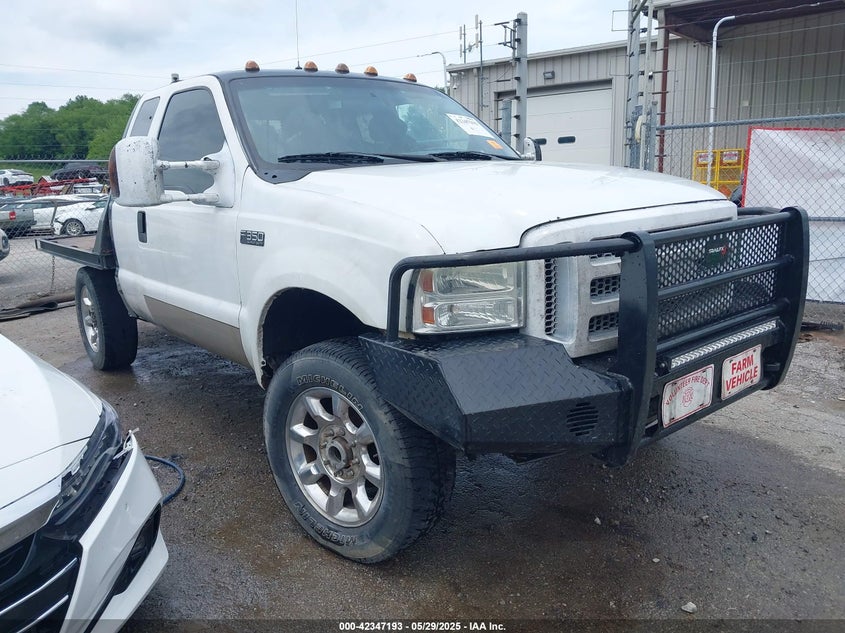 2005 Ford F-350 Lariat/Xl/Xlt white truck diesel 1FTWX31P75ED05170 photo #1