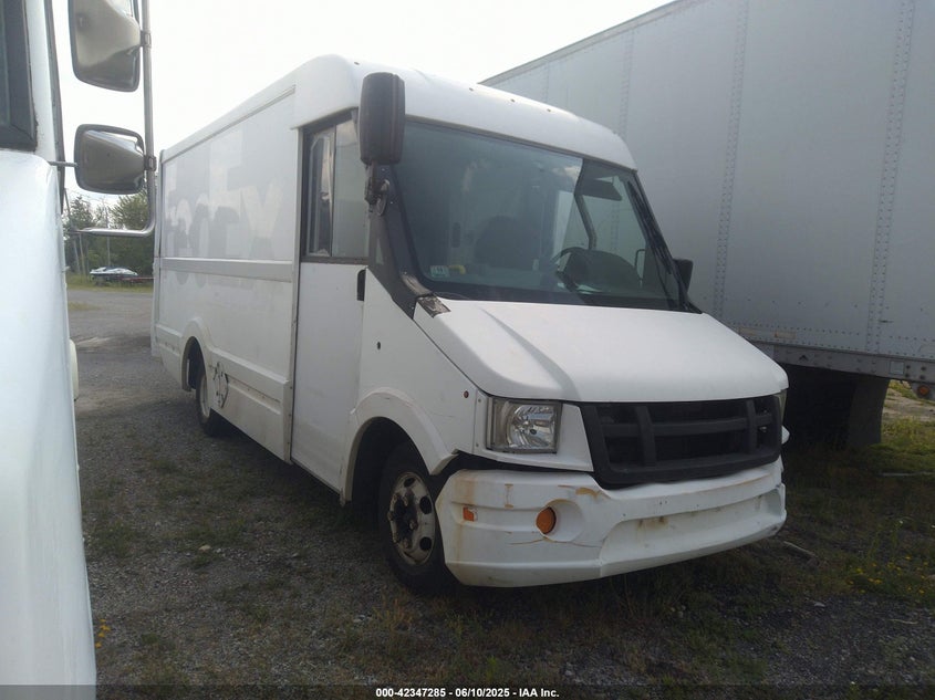 2013 Isuzu Commercial Van white van diesel JALB4T170D7W01642 photo #1