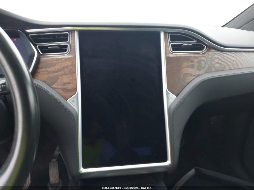 2017 Tesla Model X 100D/75D/90D VIN: 5YJXCDE23HF067843 Lot: 42347649