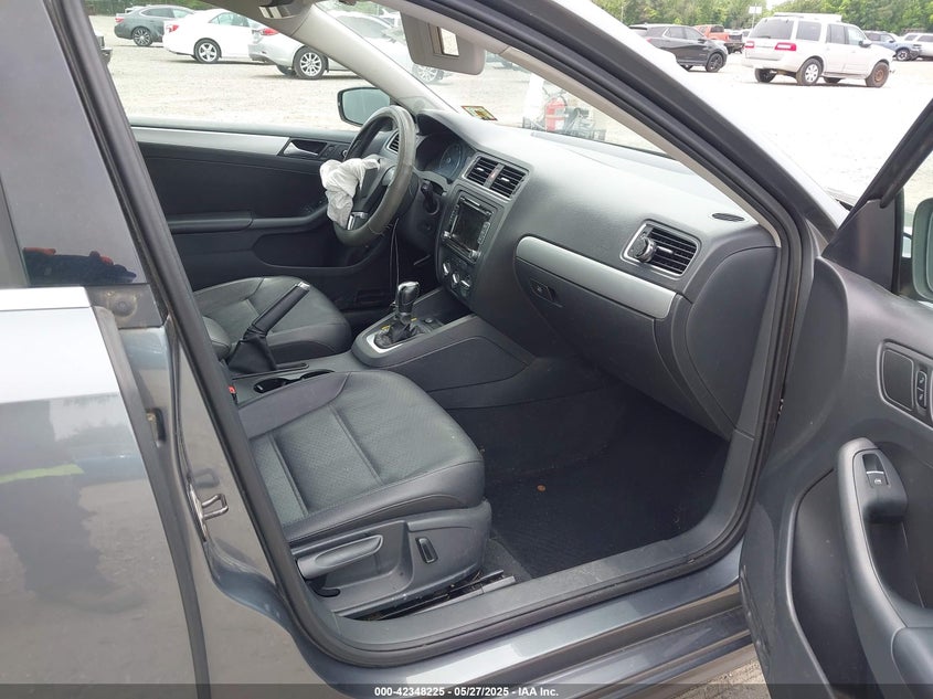 2014 VOLKSWAGEN JETTA 1.8T SE - 3VWD17AJXEM430361