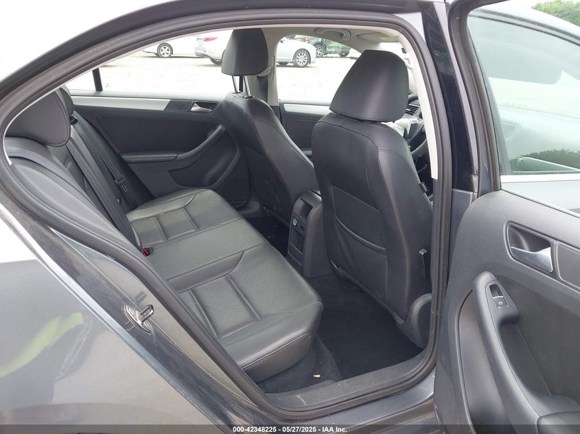 2014 VOLKSWAGEN JETTA 1.8T SE - 3VWD17AJXEM430361