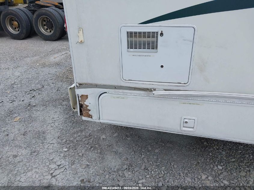 2005 Ford E-450 Cutaway Standard VIN: 1FDXE45S05HA93091 Lot: 42349413