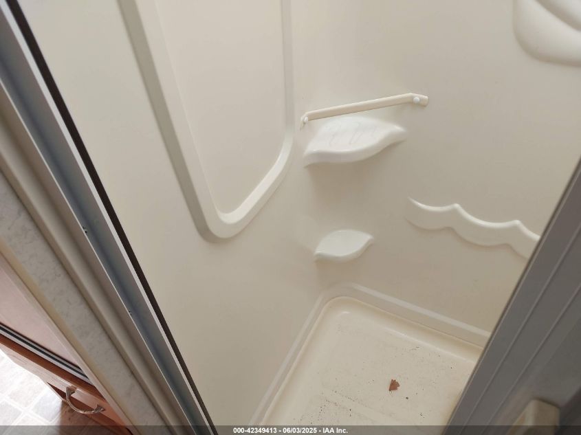 2005 Ford E-450 Cutaway Standard VIN: 1FDXE45S05HA93091 Lot: 42349413