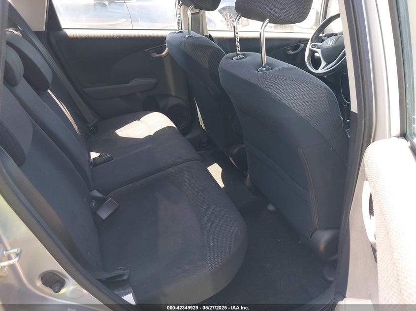 2013 HONDA FIT VIN: JHMGE8H56DC009996