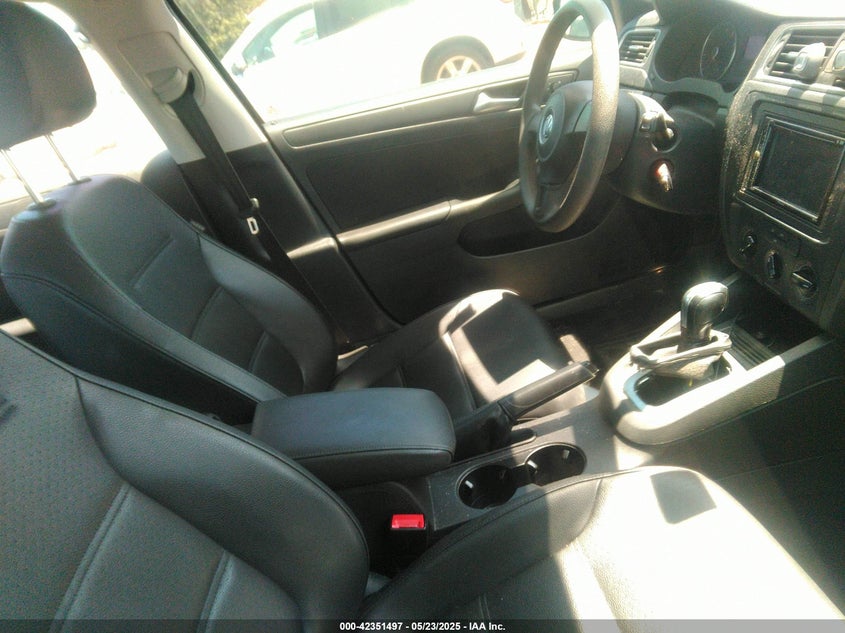 2014 VOLKSWAGEN JETTA VIN: 3VWD17AJ1EM412833