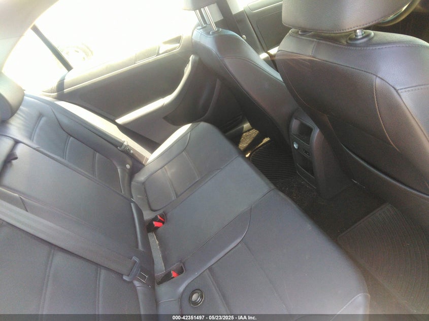 2014 VOLKSWAGEN JETTA VIN: 3VWD17AJ1EM412833