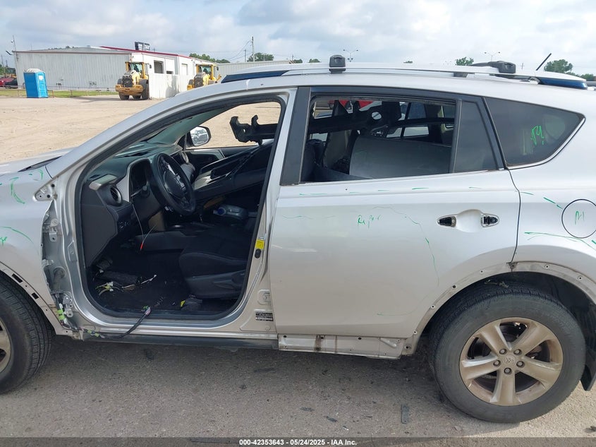 2013 TOYOTA RAV4 XLE - JTMRFREV8D5007740