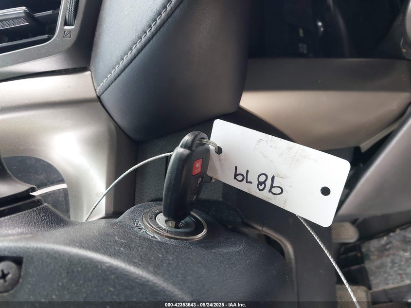 2013 TOYOTA RAV4 XLE - JTMRFREV8D5007740