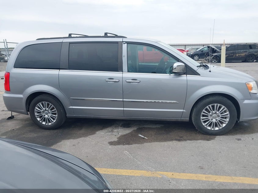 2013 Chrysler Town & Country Touring-L VIN: 2C4RC1CG4DR692093 Lot: 42353653