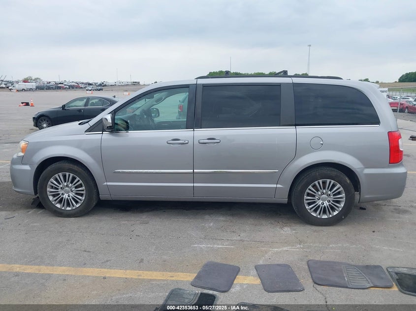 2013 Chrysler Town & Country Touring-L VIN: 2C4RC1CG4DR692093 Lot: 42353653