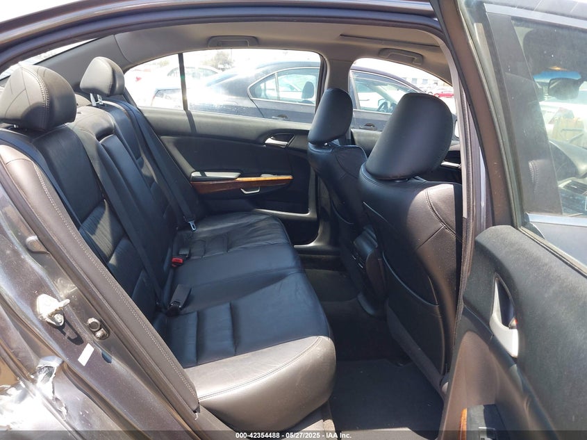 2011 HONDA ACCORD VIN: 1HGCP3F86BA029928
