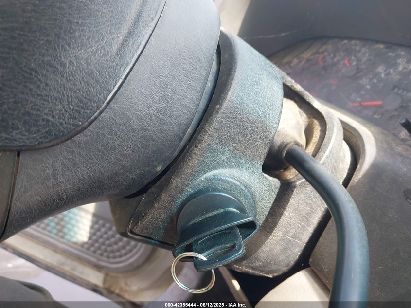 1999 Ford F-250 Lariat/Xl/Xlt VIN: 1FDNF21L1XEE51732 Lot: 42355444