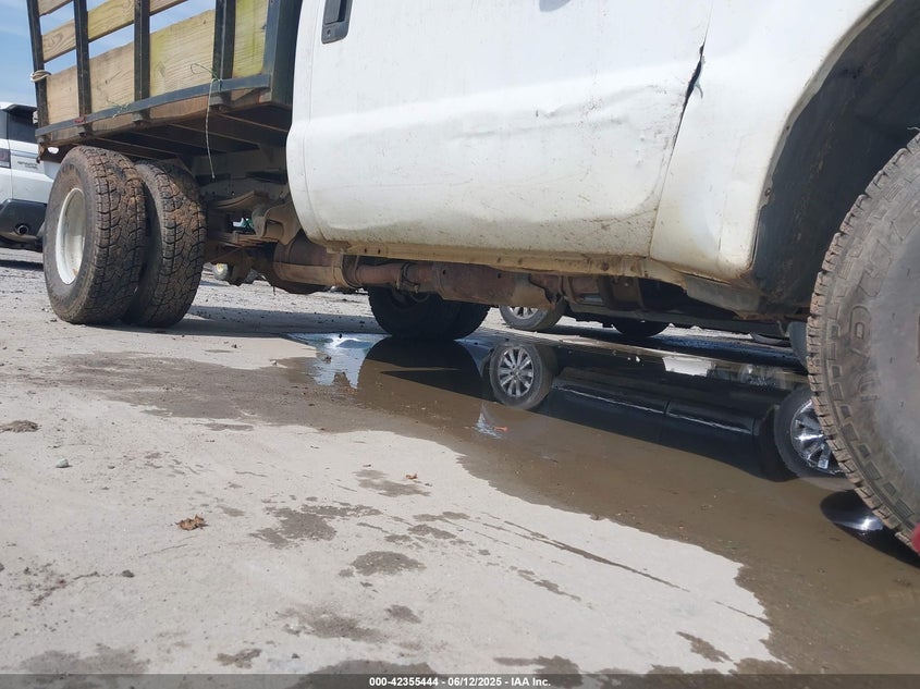 1999 Ford F-250 Lariat/Xl/Xlt VIN: 1FDNF21L1XEE51732 Lot: 42355444