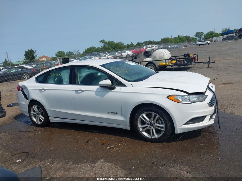 VIN 3FA6P0LU1JR266090 2018 FORD FUSION HYBRID SE
