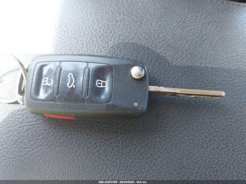 2014 VOLKSWAGEN JETTA 2.0L S - 3VW2K7AJ5EM238107