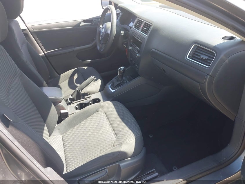 2014 VOLKSWAGEN JETTA 2.0L S - 3VW2K7AJ5EM238107