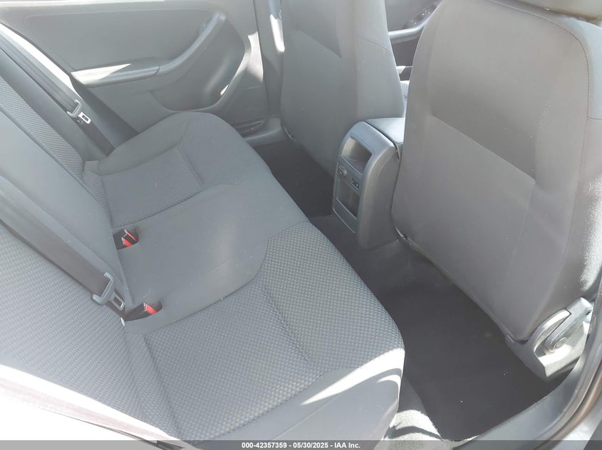 2014 VOLKSWAGEN JETTA 2.0L S - 3VW2K7AJ5EM238107