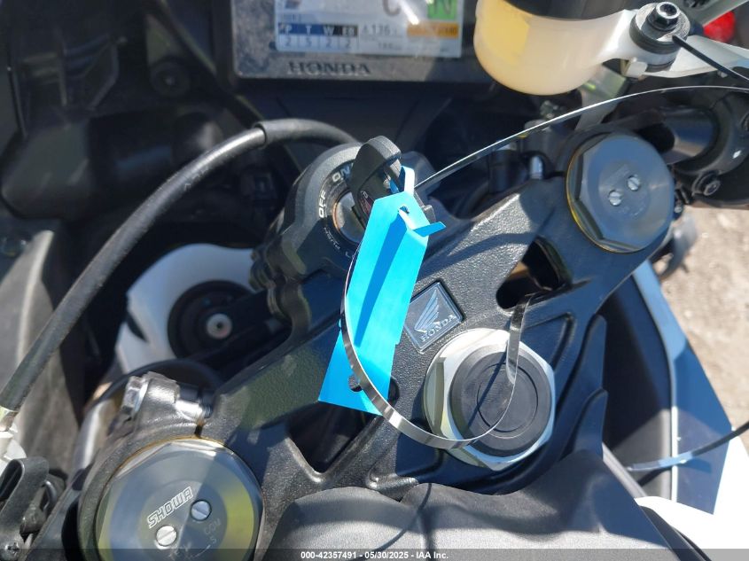 2025 Honda Cbr1000 Rr VIN: JH2SC7716SK800288 Lot: 42357491