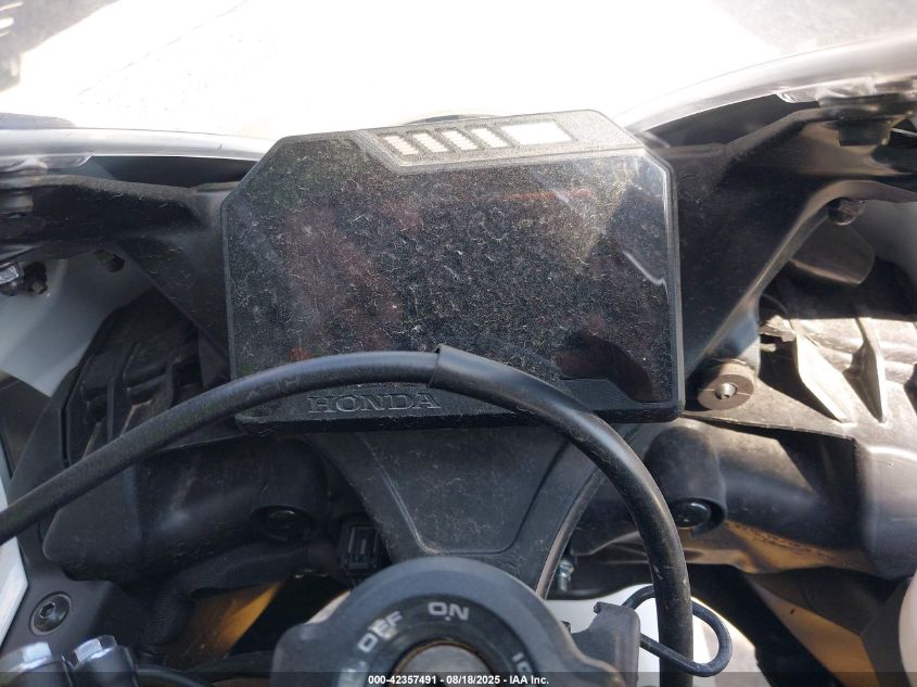 2025 Honda Cbr1000 Rr VIN: JH2SC7716SK800288 Lot: 42357491