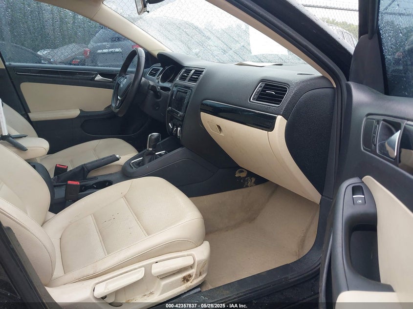 2016 VOLKSWAGEN JETTA 1.8T SEL - 3VWL07AJ1GM213086