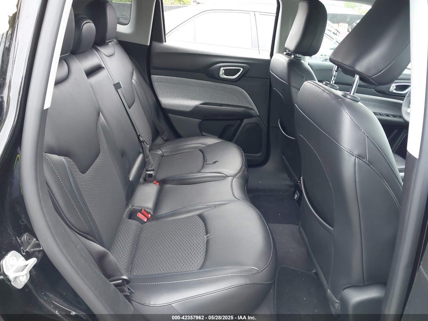 VIN 3C4NJCBB3NT234484 2022 JEEP COMPASS LATITUDE FWD