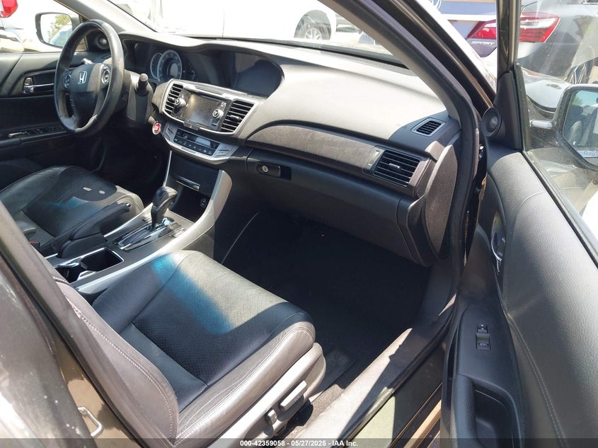 2013 HONDA ACCORD VIN: 1HGCR2F84DA105444