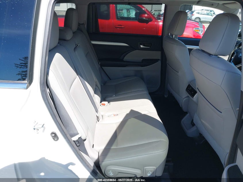 VIN 5TDJZRFH8HS427544 2017 TOYOTA HIGHLANDER XLE
