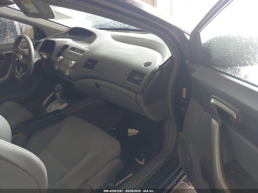 2010 HONDA CIVIC VIN: 2HGFG1B82AH524179