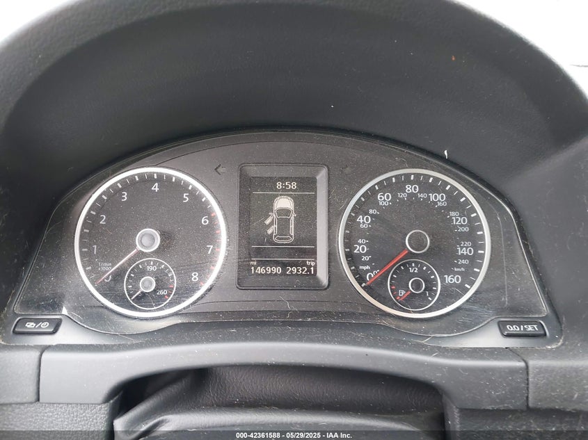 2017 VOLKSWAGEN TIGUAN VIN: WVGAV7AX7HK041957