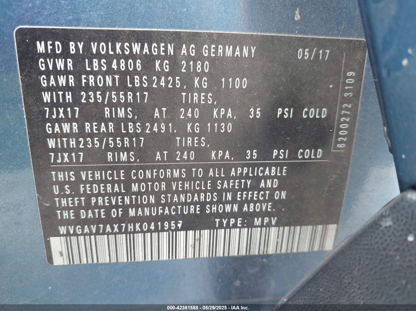 2017 VOLKSWAGEN TIGUAN VIN: WVGAV7AX7HK041957
