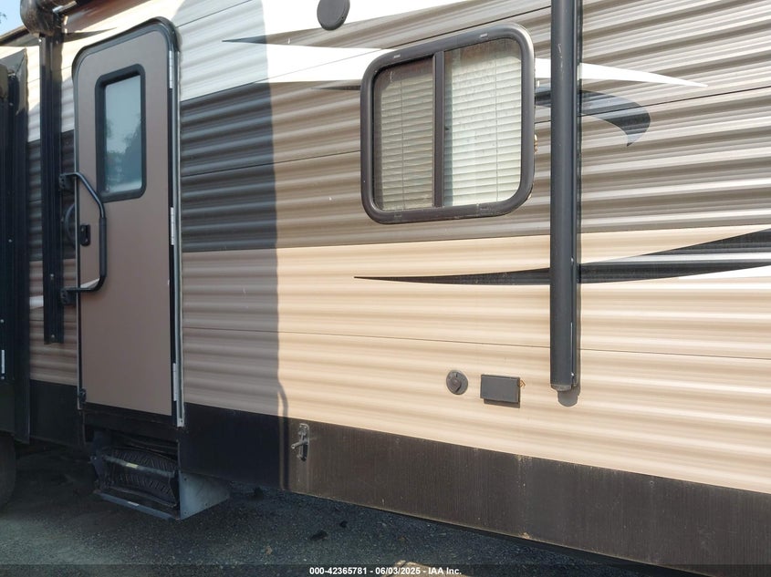 2015 FORE STRIVER AV VIN: 5ZT2AVXB4FB905976