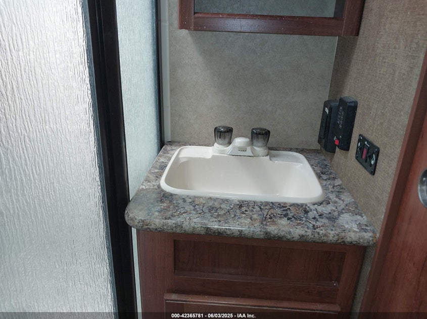 2015 FORE STRIVER AV VIN: 5ZT2AVXB4FB905976