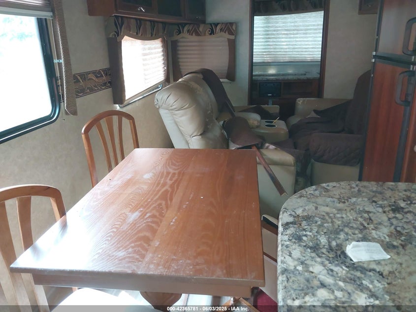 2015 FORE STRIVER AV VIN: 5ZT2AVXB4FB905976