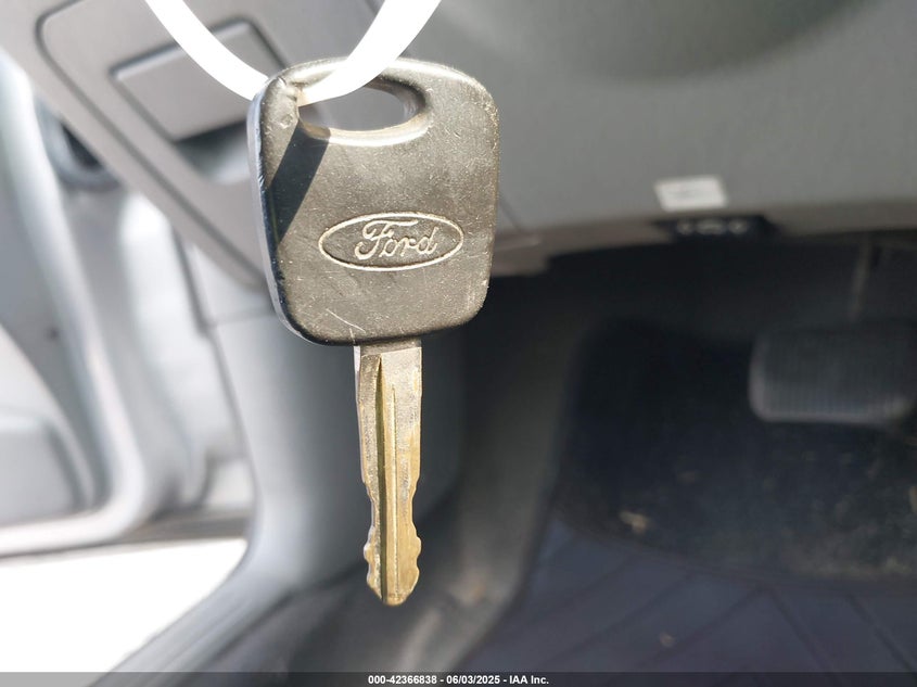 2005 Ford Focus Zx4 VIN: 1FAFP34N55W261812 Lot: 42366838