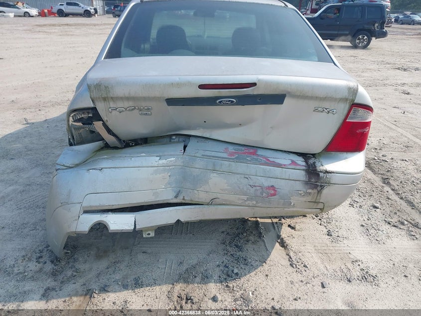 2005 Ford Focus Zx4 VIN: 1FAFP34N55W261812 Lot: 42366838