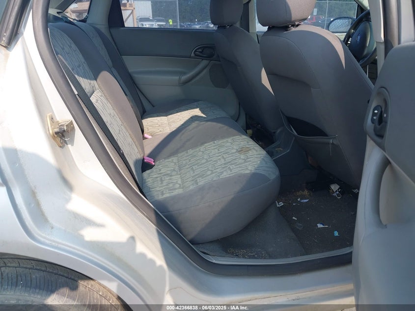 2005 Ford Focus Zx4 VIN: 1FAFP34N55W261812 Lot: 42366838