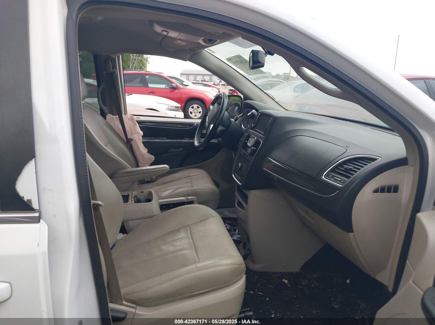 2013 CHRYSLER TOWN & COUNTRY VIN: 2C4RC1BG2DR816329