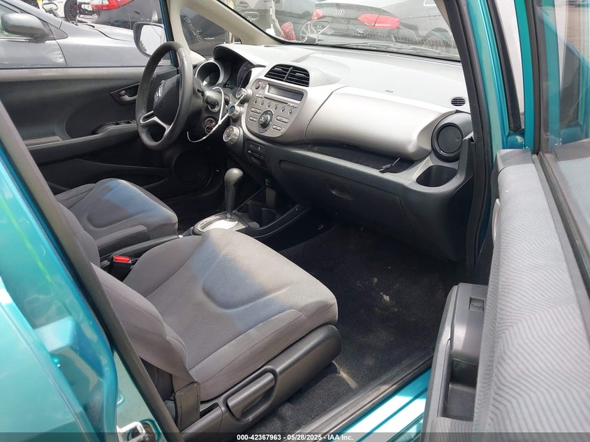 2013 HONDA FIT VIN: JHMGE8H3XDC027464