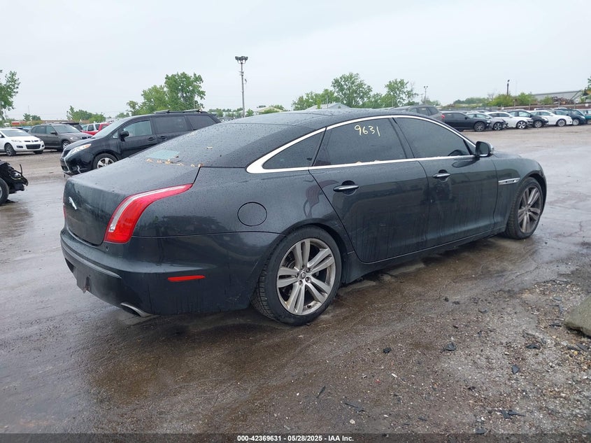 2012 JAGUAR XJ VIN: SAJWA2GB5CLV30883