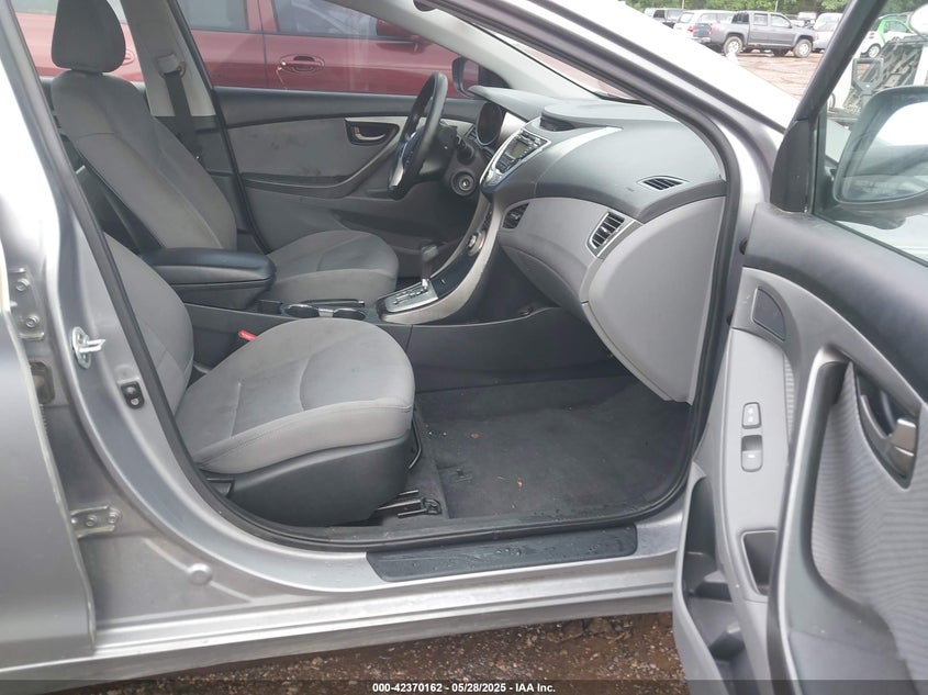 2012 HYUNDAI ELANTRA VIN: KMHDH4AE5CU379579