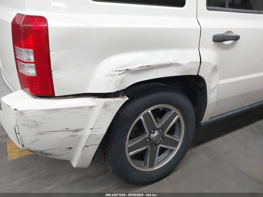 2008 JEEP PATRIOT VIN: 1J8FF28W68D772027