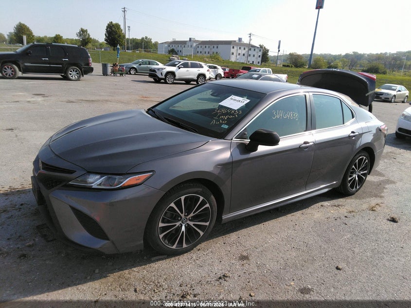 2018 TOYOTA CAMRY SE - 4T1B11HK0JU044734