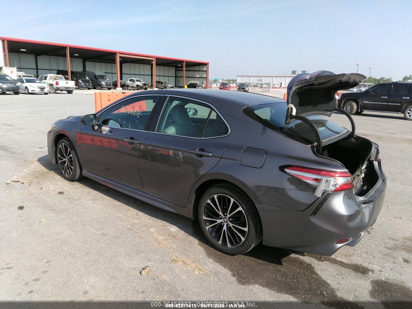 2018 TOYOTA CAMRY SE - 4T1B11HK0JU044734
