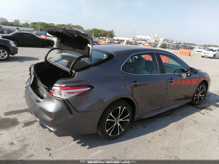 2018 TOYOTA CAMRY SE - 4T1B11HK0JU044734