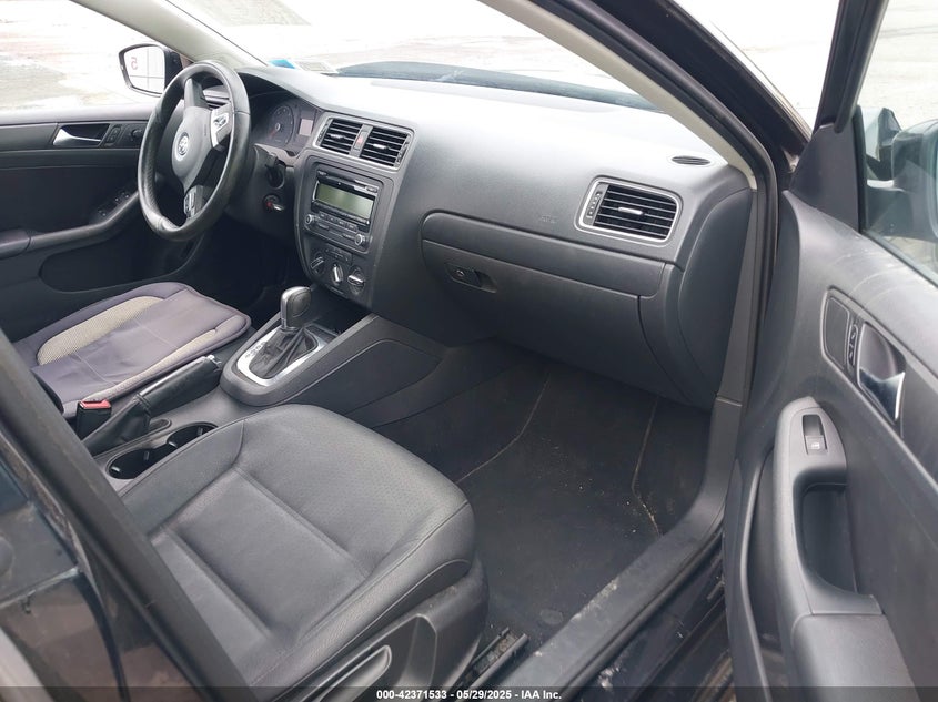 2011 VOLKSWAGEN JETTA VIN: 3VWDZ7AJ1BM093647