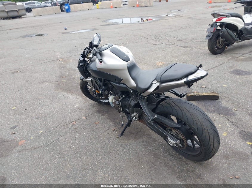 JYARM20Y7HA000415 2017 YAMAHA FZ photo no. 3