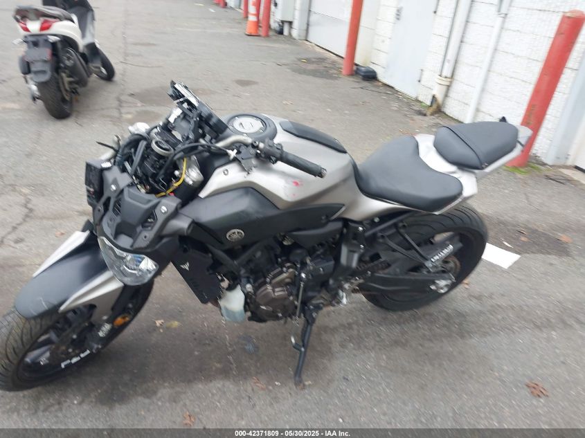 2017 Yamaha Fz07A C VIN: JYARM20Y7HA000415 Lot: 42371809