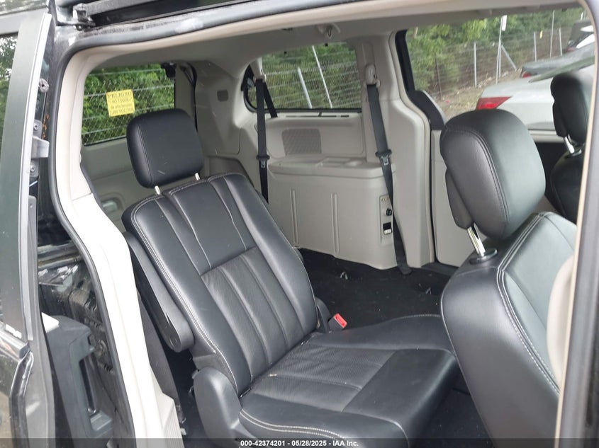 2012 CHRYSLER TOWN & COUNTRY VIN: 2C4RC1CG5CR297614