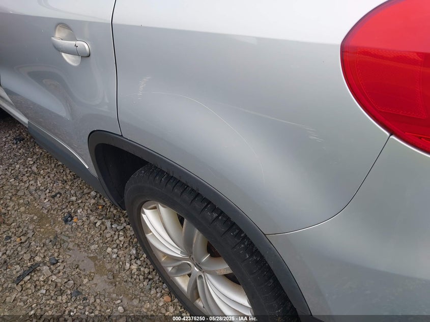 2012 VOLKSWAGEN TIGUAN VIN: WVGBV7AX3CW540311
