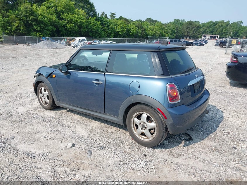 2009 MINI COOPER VIN: WMWMF33539TW77321